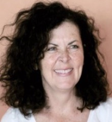 Nathalie Üstünay, Yoga Veda Ausbildungen